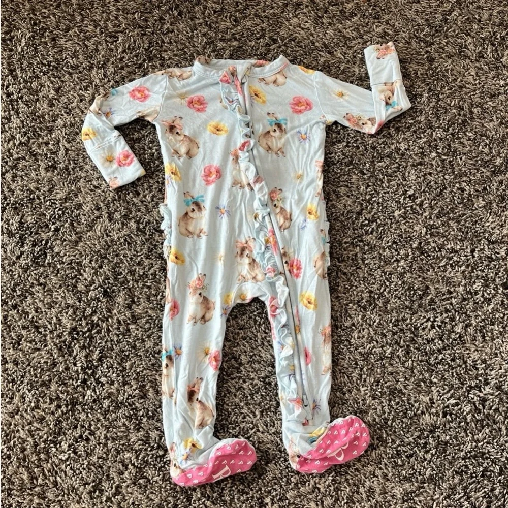POSH PEANUT Tinsley Jane Bunny Print Ruffled Fitted Footie Pajamas Girls 0-3 MO